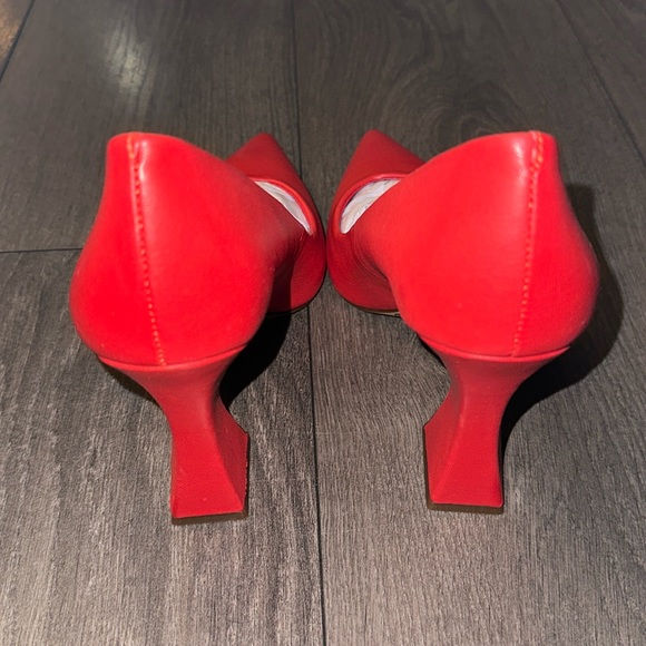 VINCE CAMUTO AKENTA PUMP - Picture 4 of 8